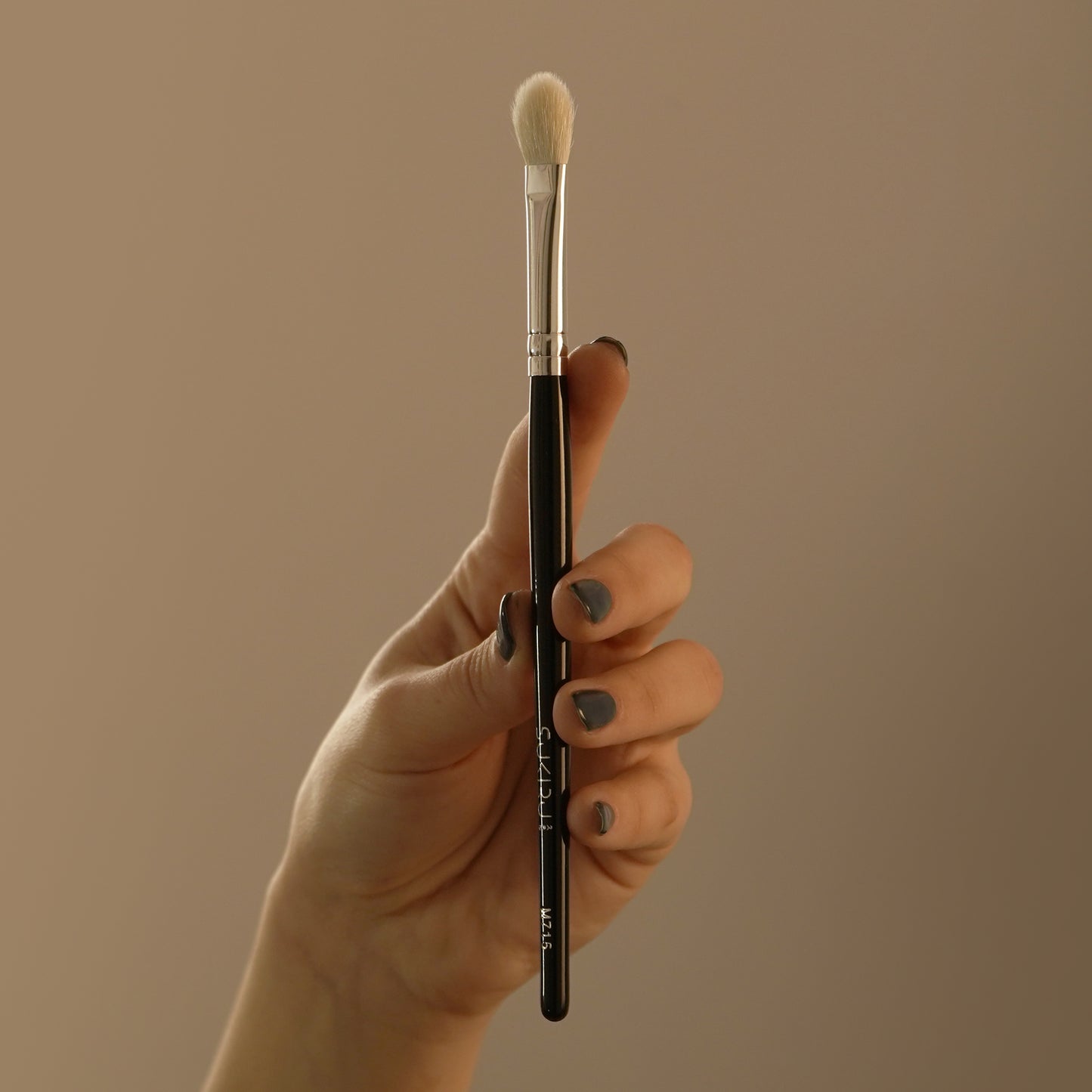 Medium Eyeshadow Brush | M715