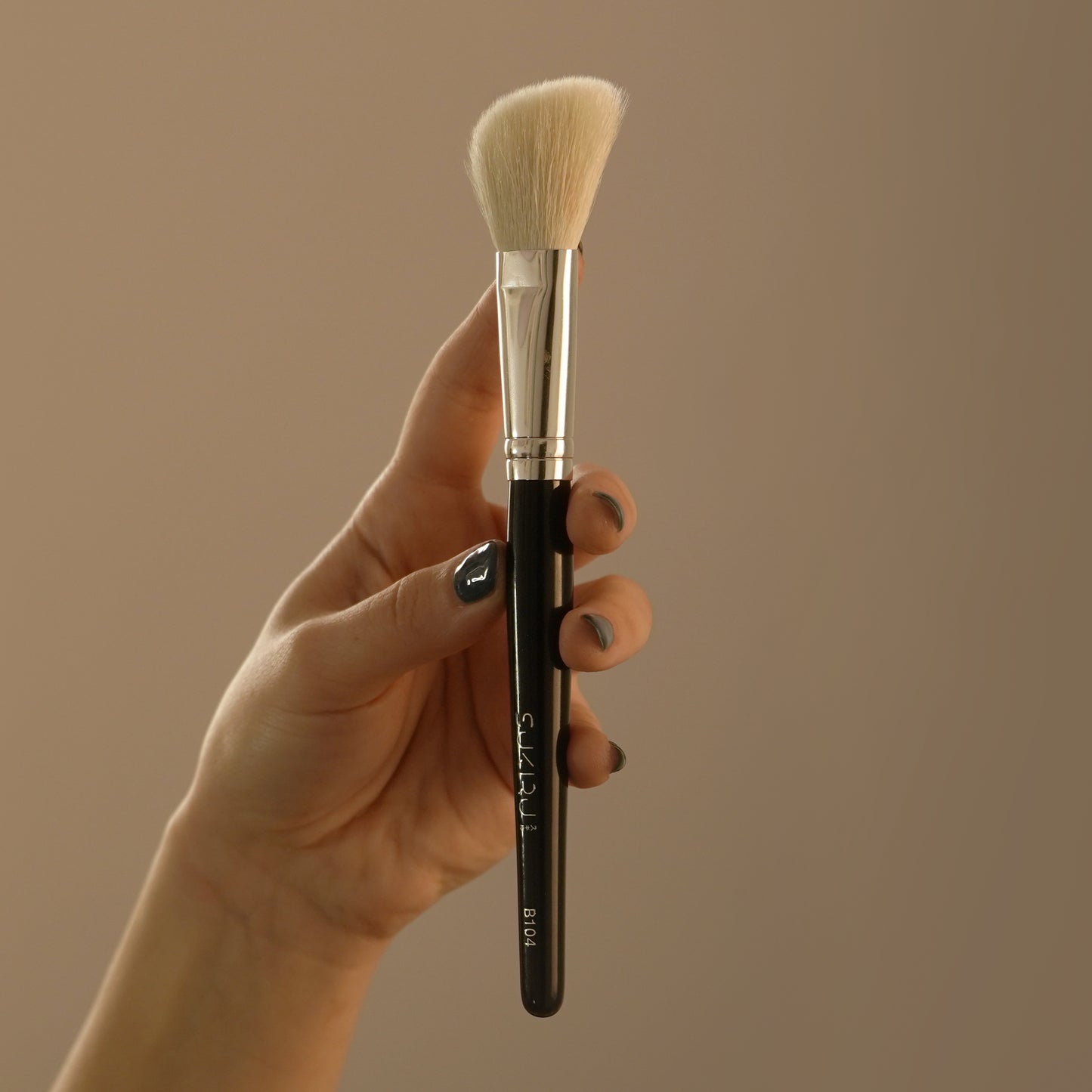 Small Angled Cheek Brush | B104